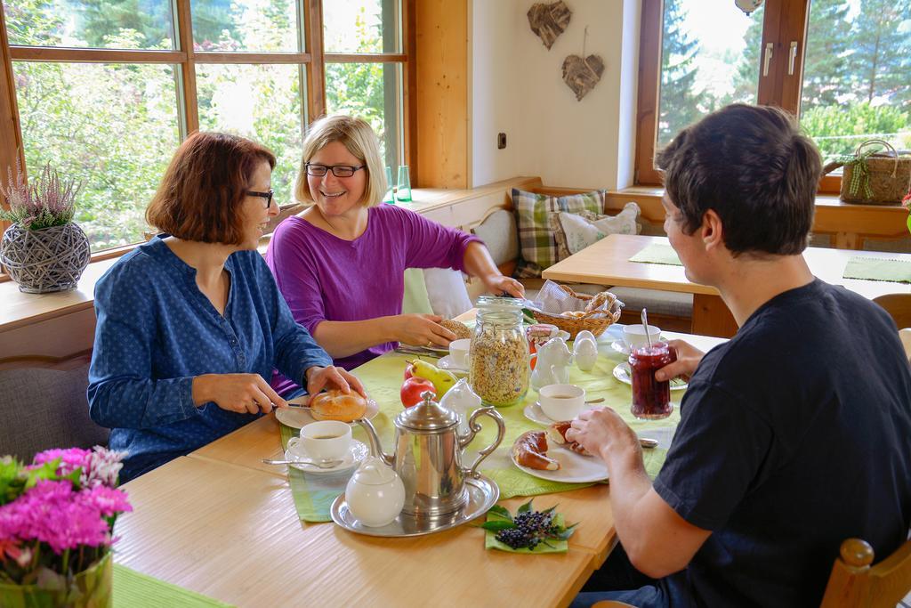 Dreimaederlhaus Am Berg Apartment Pfronten Bagian luar foto